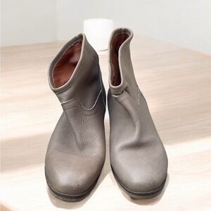 LUCKY BRAND LEATHER BOOTIE WESTERN STYLE LOW BOOTIE. Tan women’s SZ 10